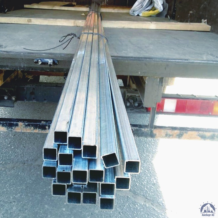 Труба нержавеющая профильная 100х100х4,0 мм зеркальная AISI 304