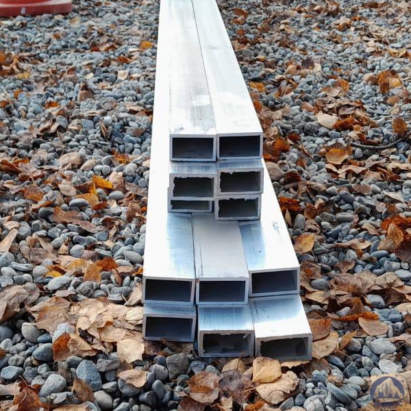 Труба алюминиевая прямоугольная 100х25х3 мм АД31