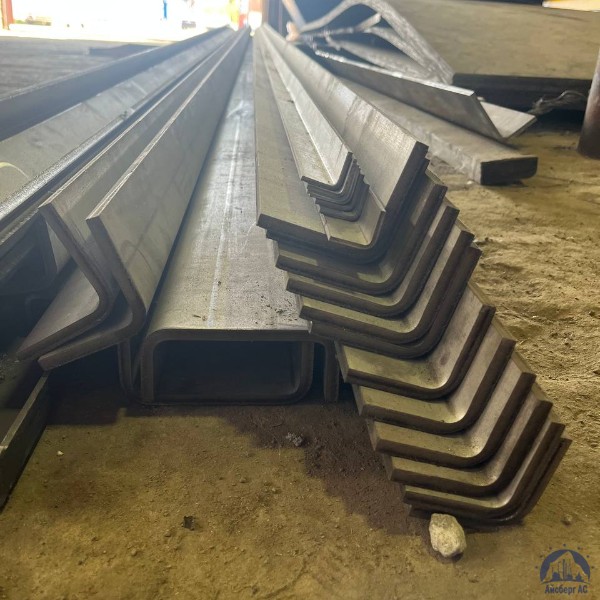 Уголок гнутый равнополочный